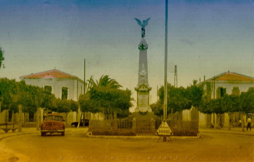 SAINT CLOUD 05  MONUMENT AUX MORTS.jpg